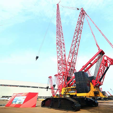 Crawler crane, maximum rated lifting capacity: 135t, maximum boom length: 76m